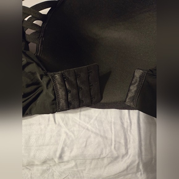 Torrid 44C XO plunge push-up bra - Picture 3 of 3